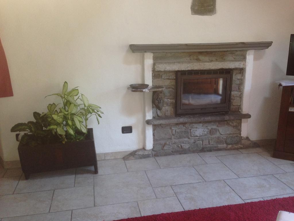 Maison Des Challant Challand Saint Victor Exterior foto