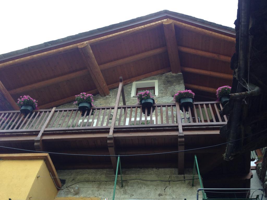 Maison Des Challant Challand Saint Victor Exterior foto
